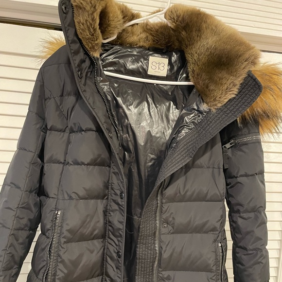 S13 long black puffer coat with fur trim - Picture 2 of 3